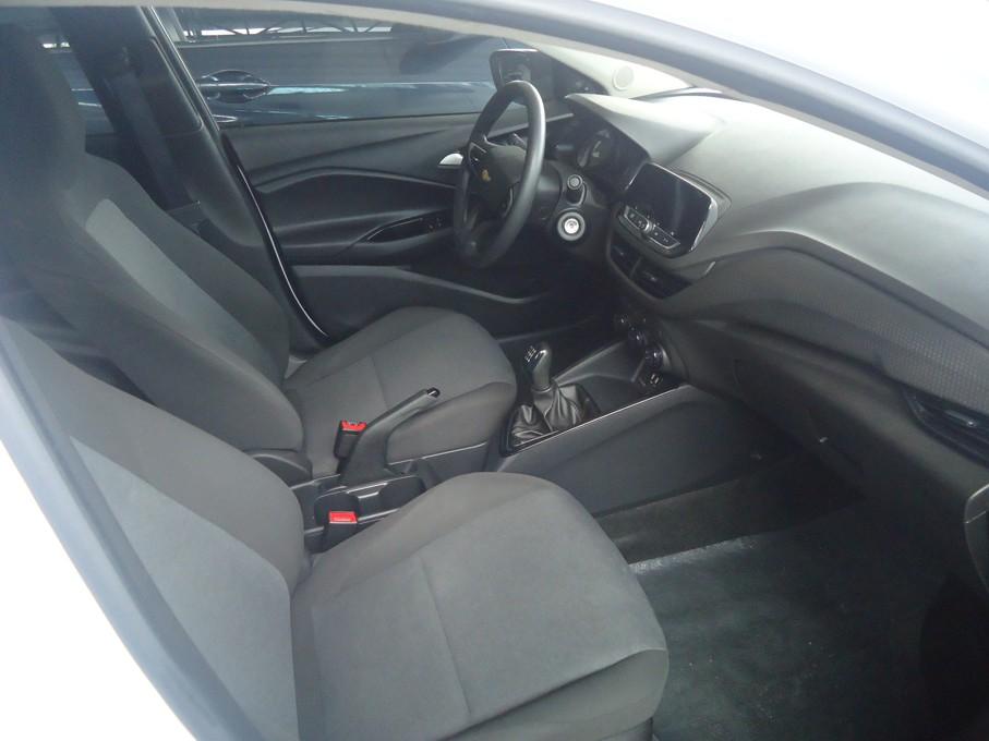 CHEVROLET Onix Hatch - Foto