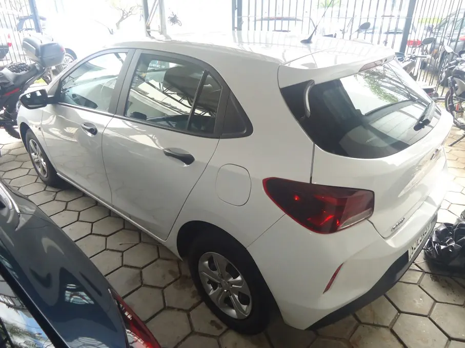 CHEVROLET Onix Hatch - Foto