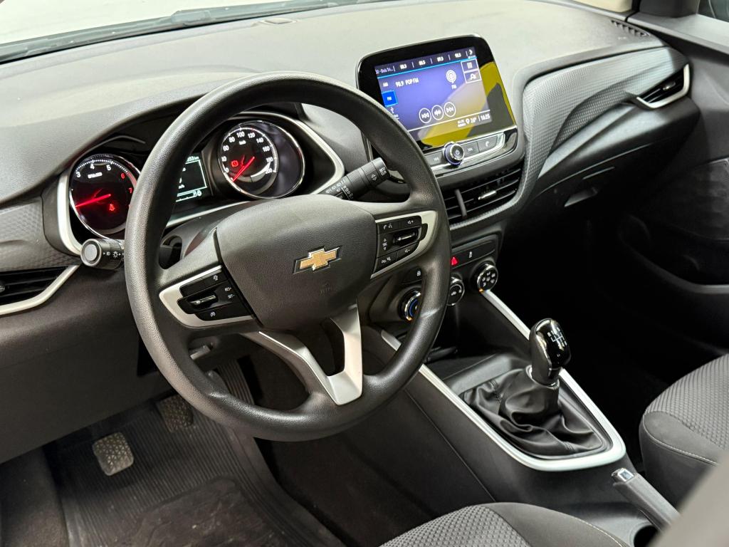 CHEVROLET Onix Hatch - Foto