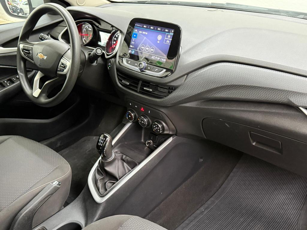 CHEVROLET Onix Hatch - Foto