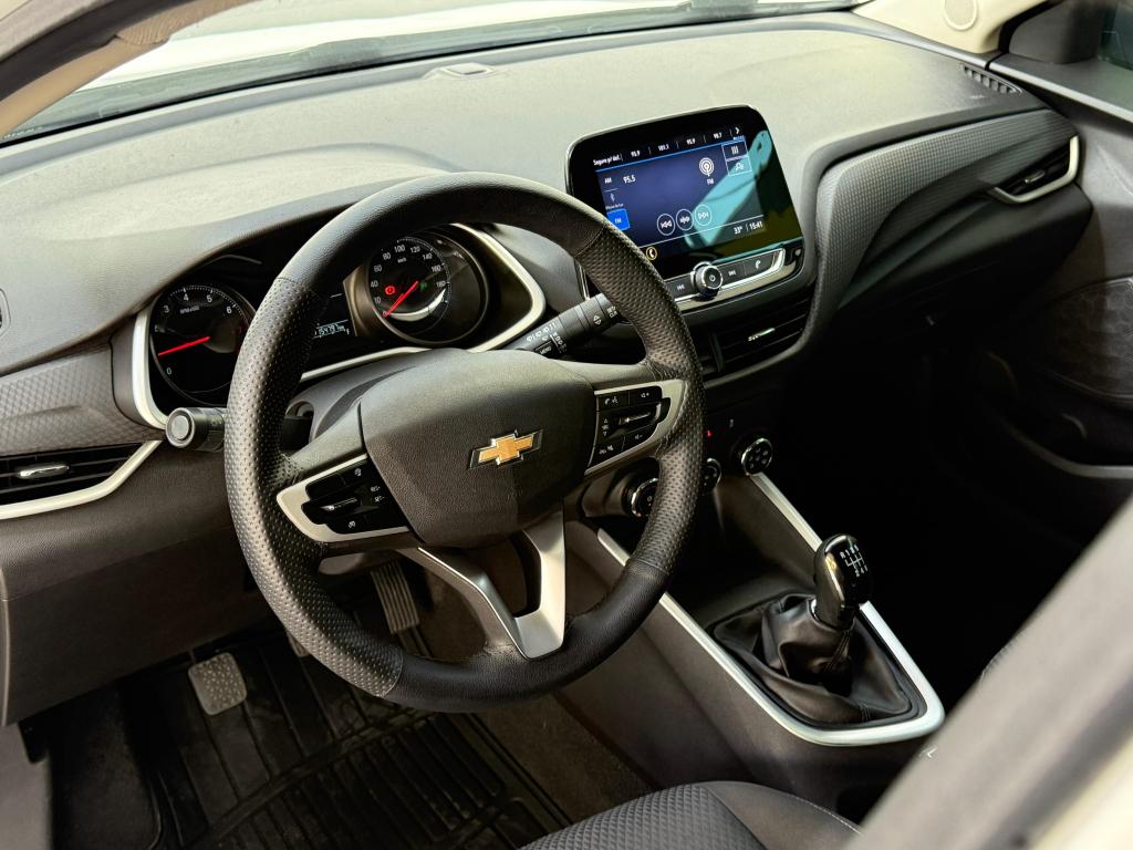 CHEVROLET Onix Hatch - Foto