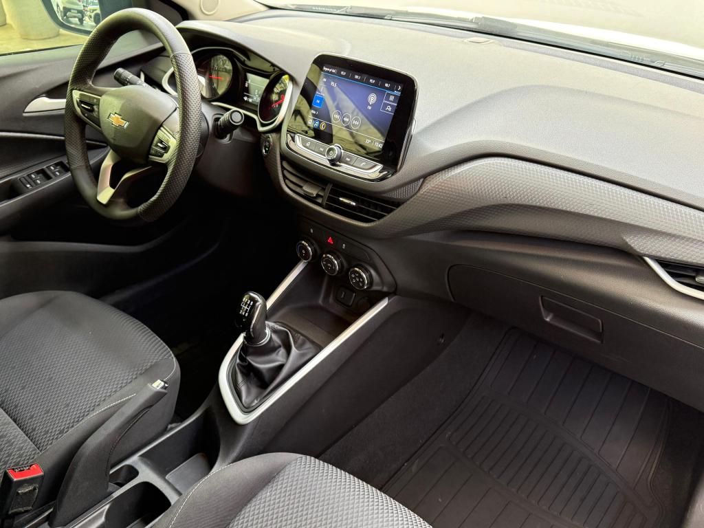 CHEVROLET Onix Hatch - Foto