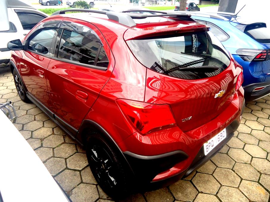 CHEVROLET Onix Hatch - Foto