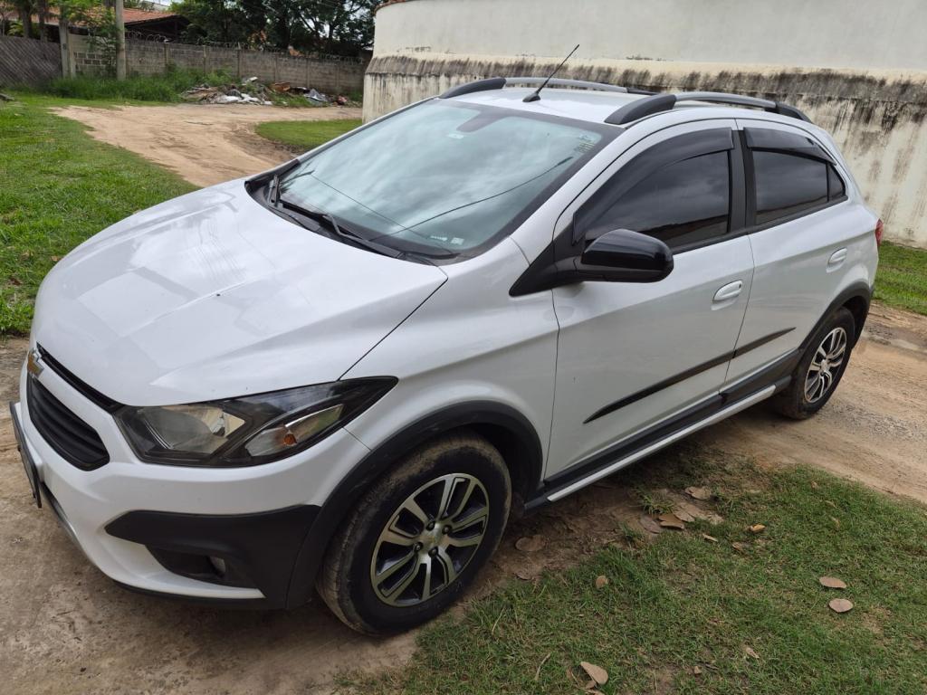 CHEVROLET Onix Hatch - Foto