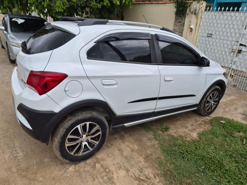 CHEVROLET Onix Hatch - Foto