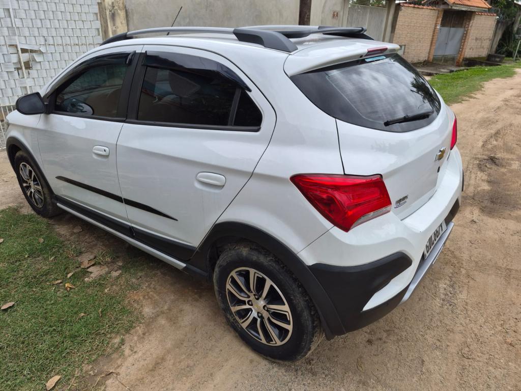 CHEVROLET Onix Hatch - Foto