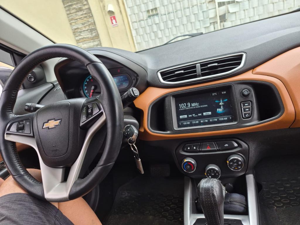 CHEVROLET Onix Hatch - Foto