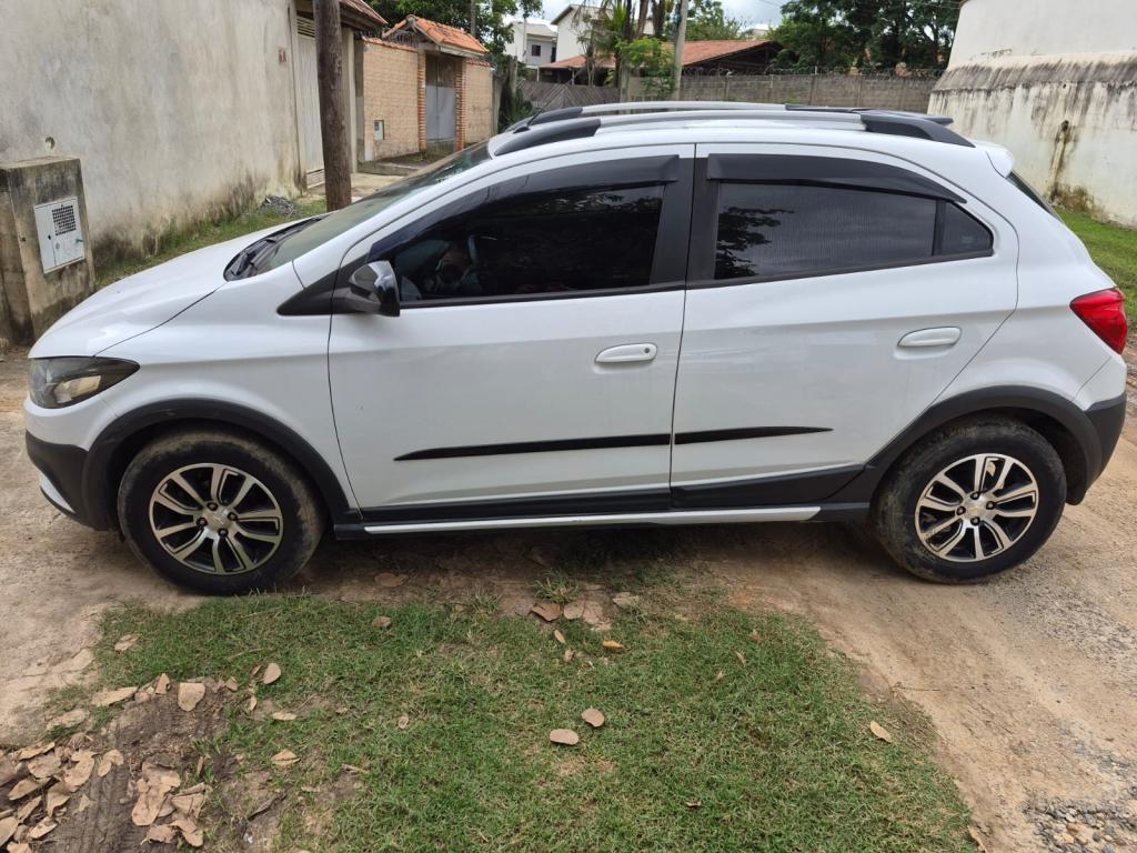 CHEVROLET Onix Hatch - Foto