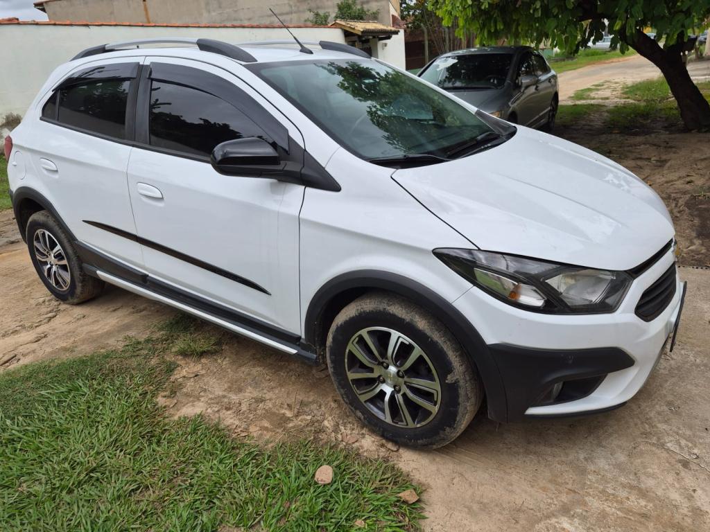 CHEVROLET Onix Hatch - Foto