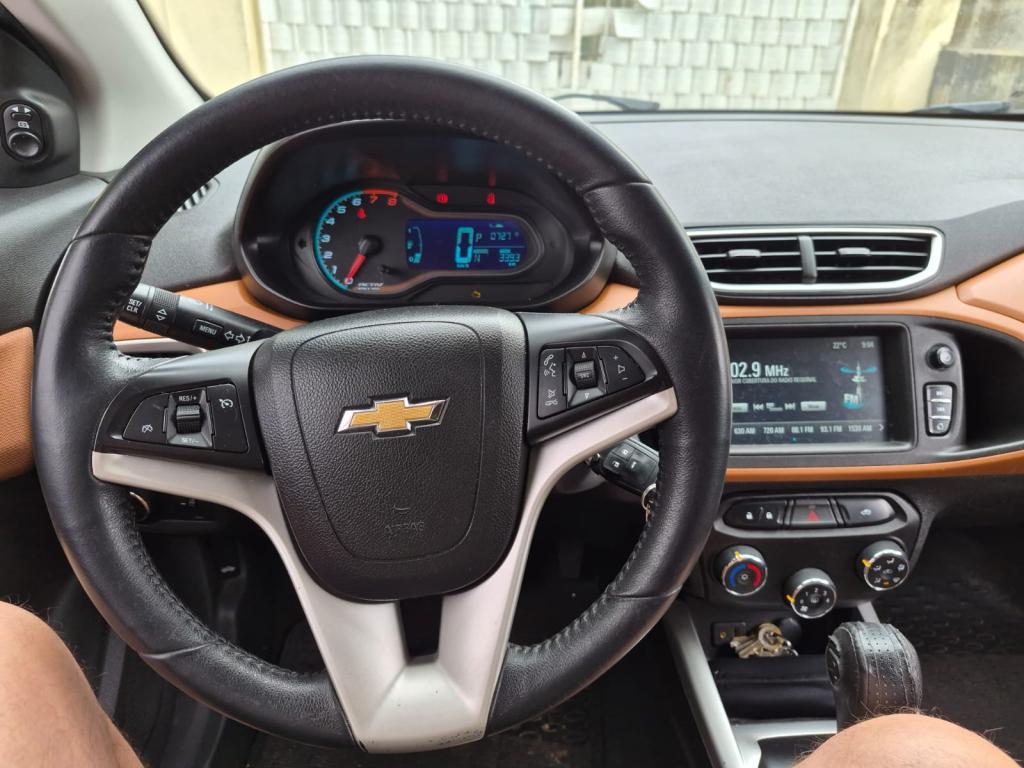 CHEVROLET Onix Hatch - Foto