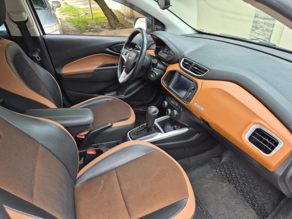 CHEVROLET Onix Hatch - Foto