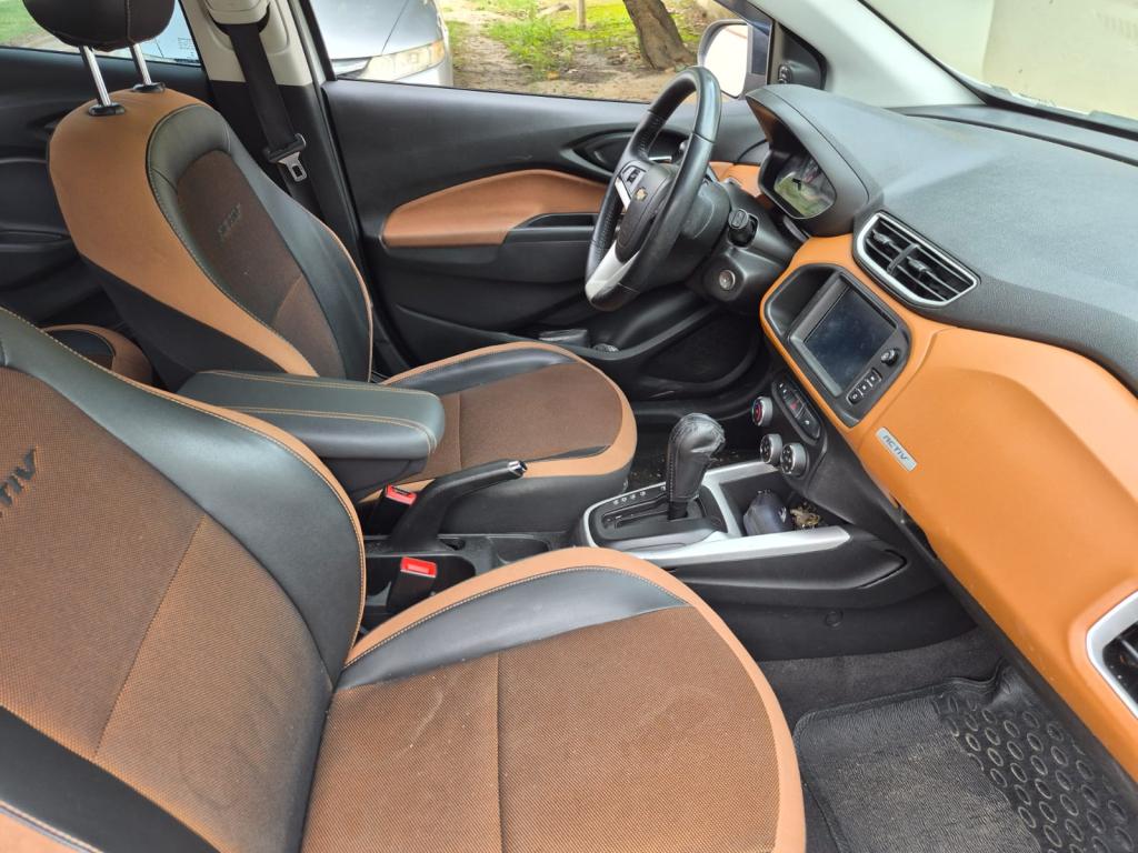 CHEVROLET Onix Hatch - Foto