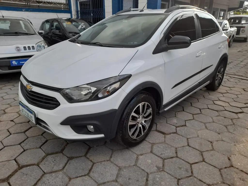 CHEVROLET Onix Hatch - Foto