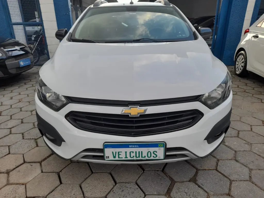 CHEVROLET Onix Hatch - Foto