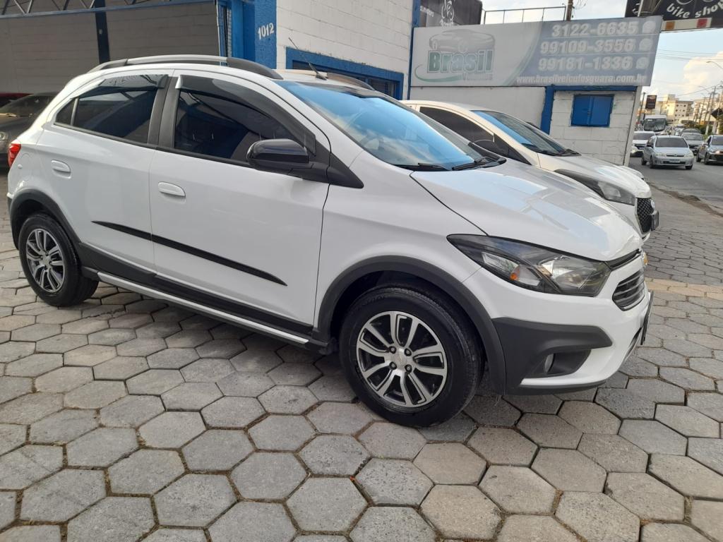 CHEVROLET Onix Hatch - Foto