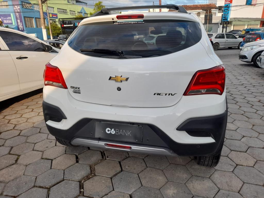 CHEVROLET Onix Hatch - Foto