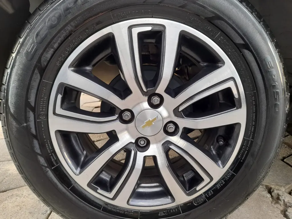 CHEVROLET Onix Hatch - Foto