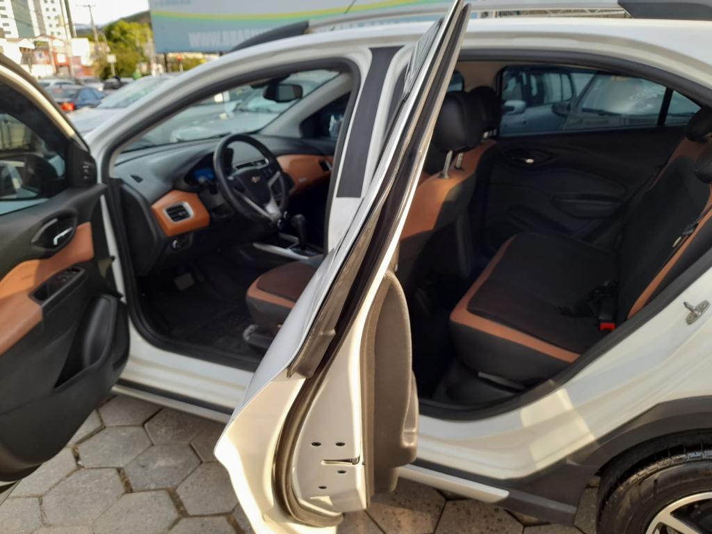 CHEVROLET Onix Hatch - Foto