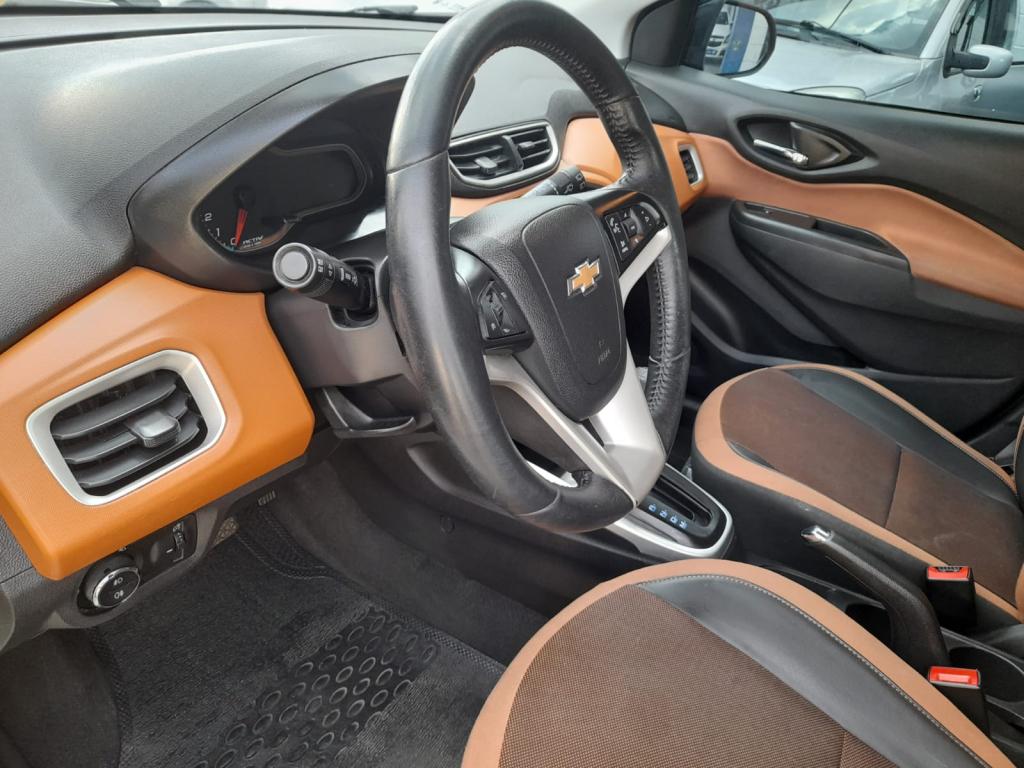 CHEVROLET Onix Hatch - Foto