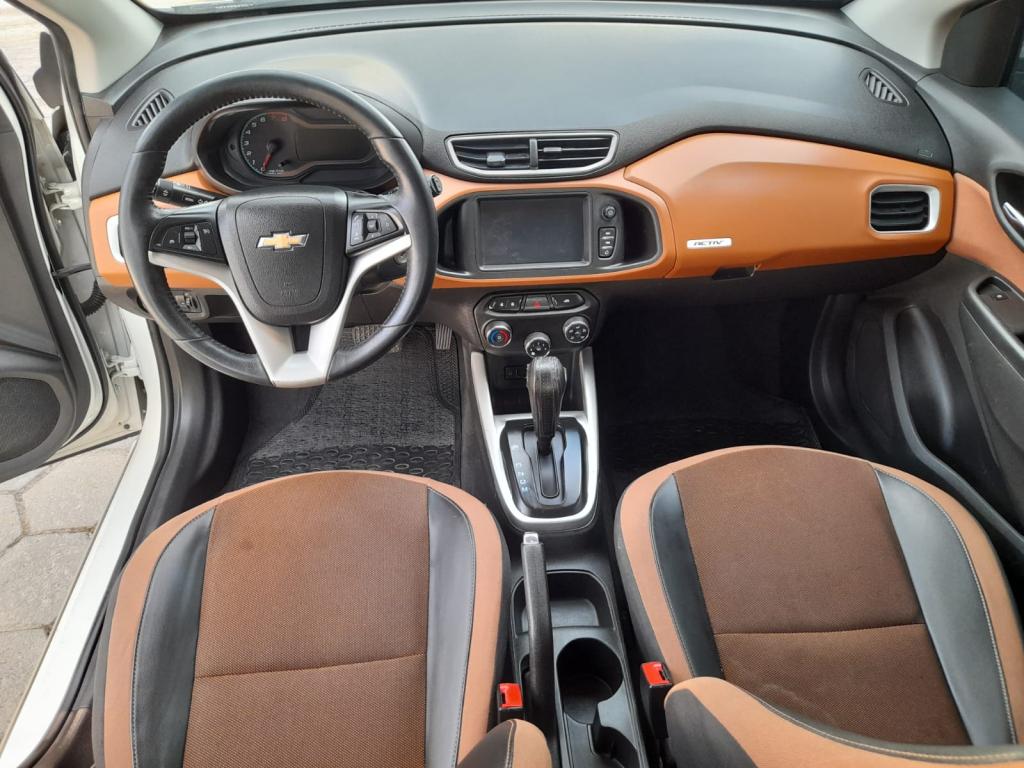 CHEVROLET Onix Hatch - Foto