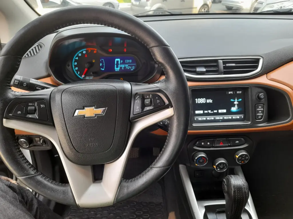 CHEVROLET Onix Hatch - Foto