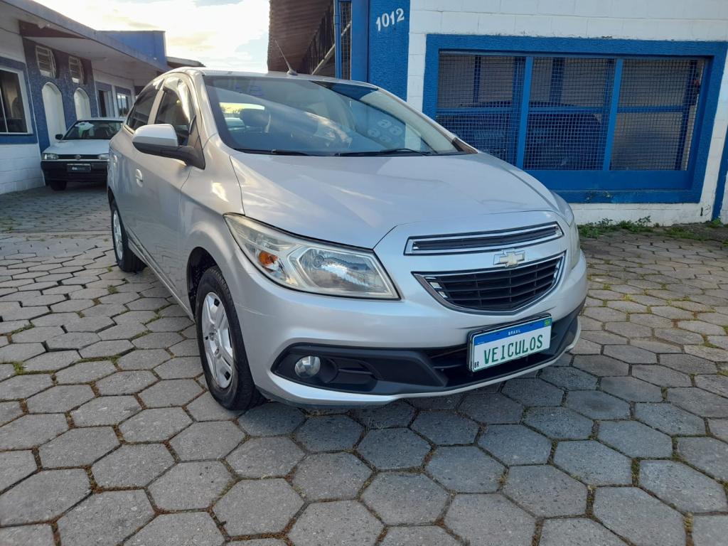 CHEVROLET Onix Hatch - Foto