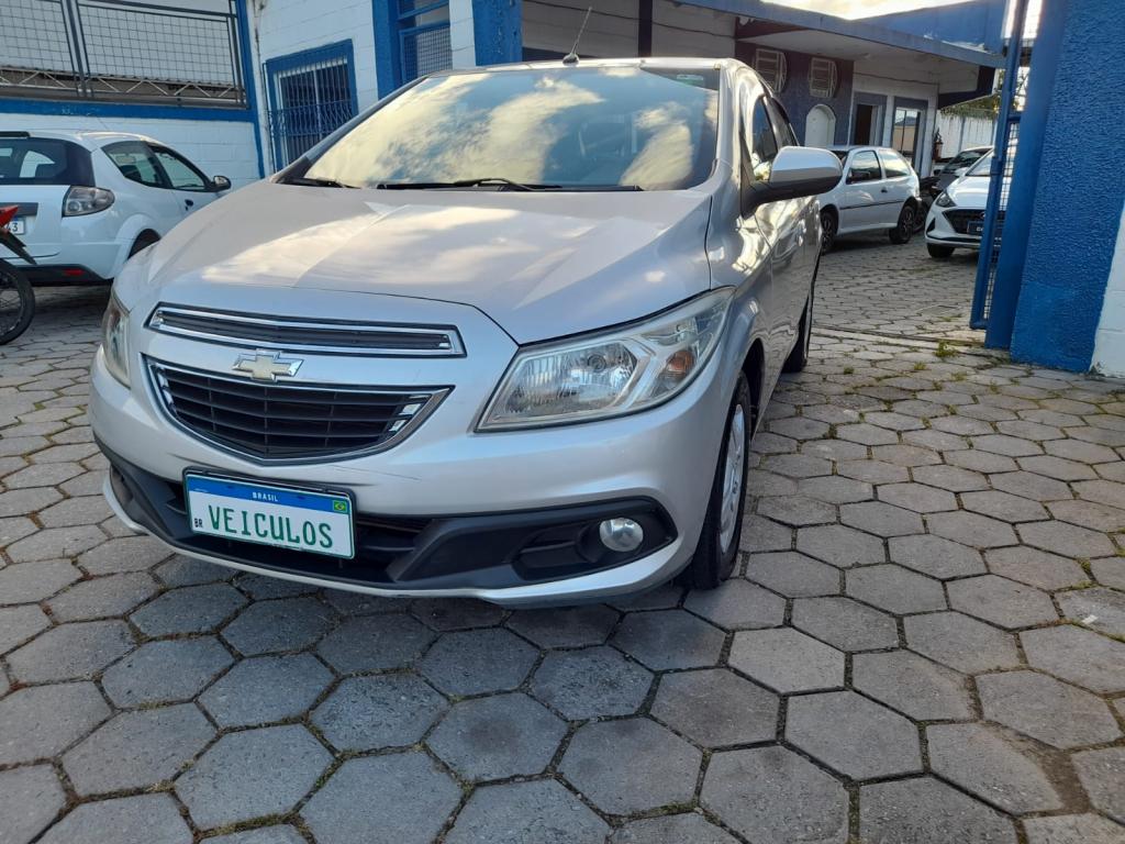CHEVROLET Onix Hatch - Foto