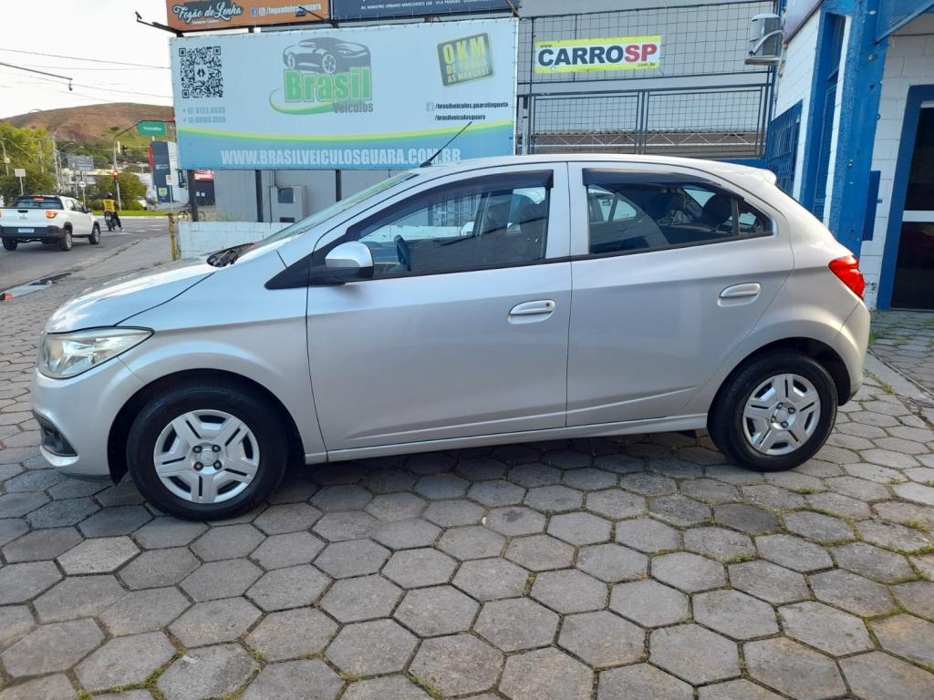 CHEVROLET Onix Hatch - Foto