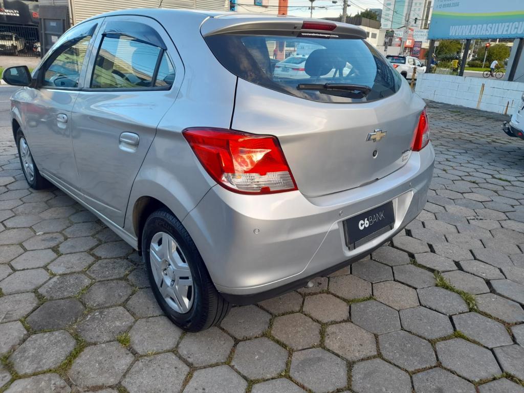 CHEVROLET Onix Hatch - Foto