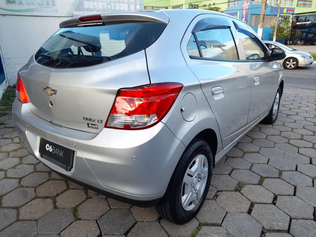 CHEVROLET Onix Hatch - Foto