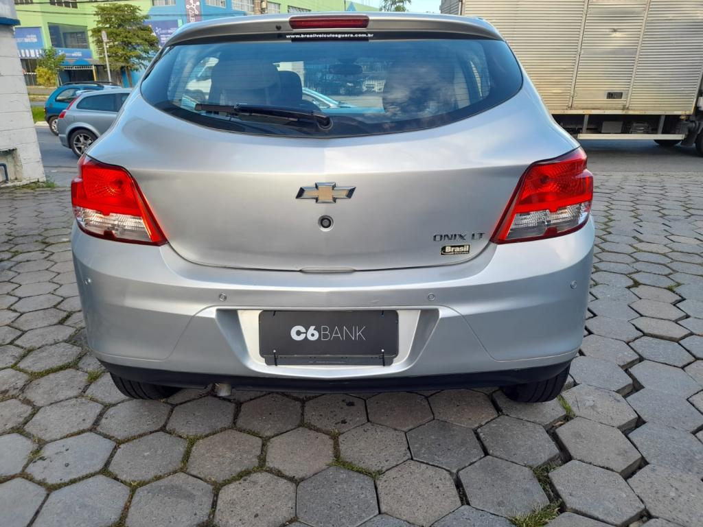 CHEVROLET Onix Hatch - Foto