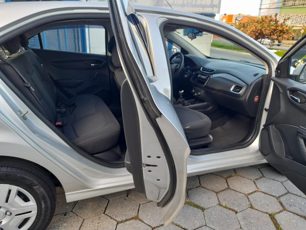 CHEVROLET Onix Hatch - Foto