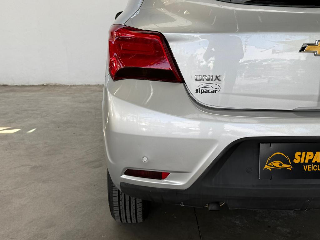 CHEVROLET Onix Hatch - Foto