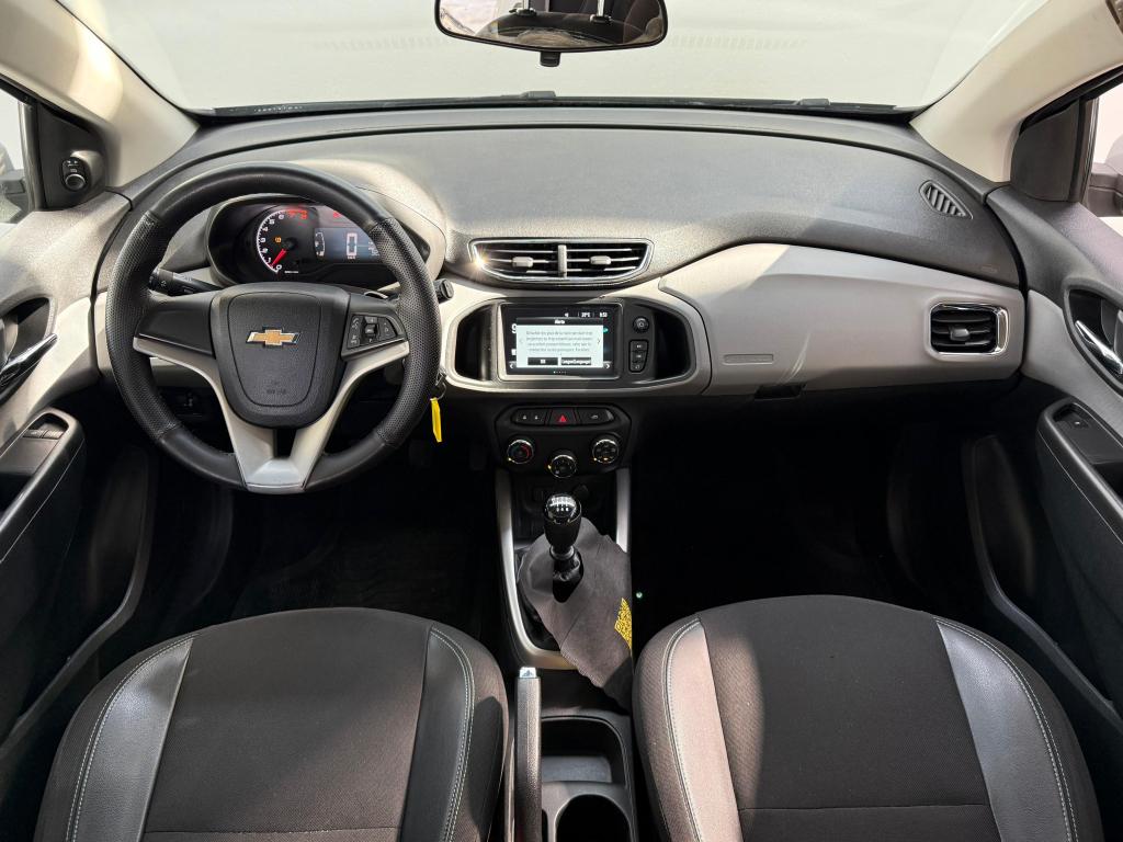 CHEVROLET Onix Hatch - Foto