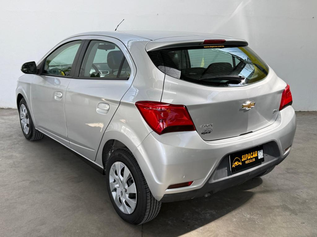 CHEVROLET Onix Hatch - Foto
