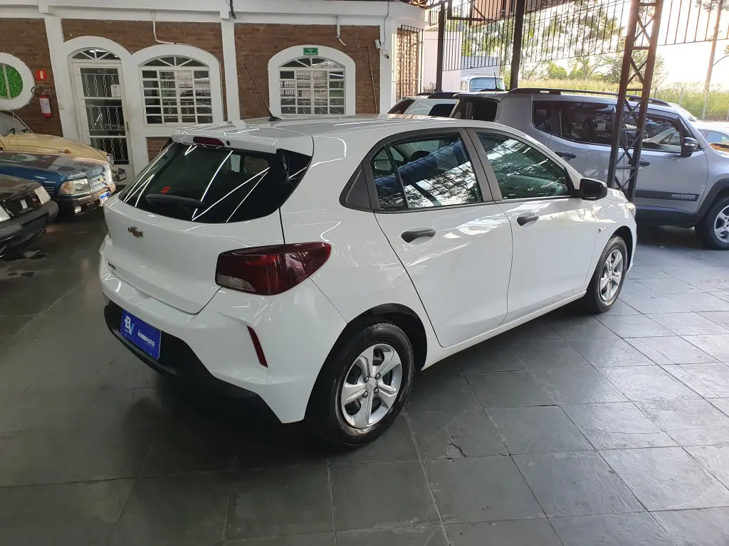 CHEVROLET Onix Hatch - Foto