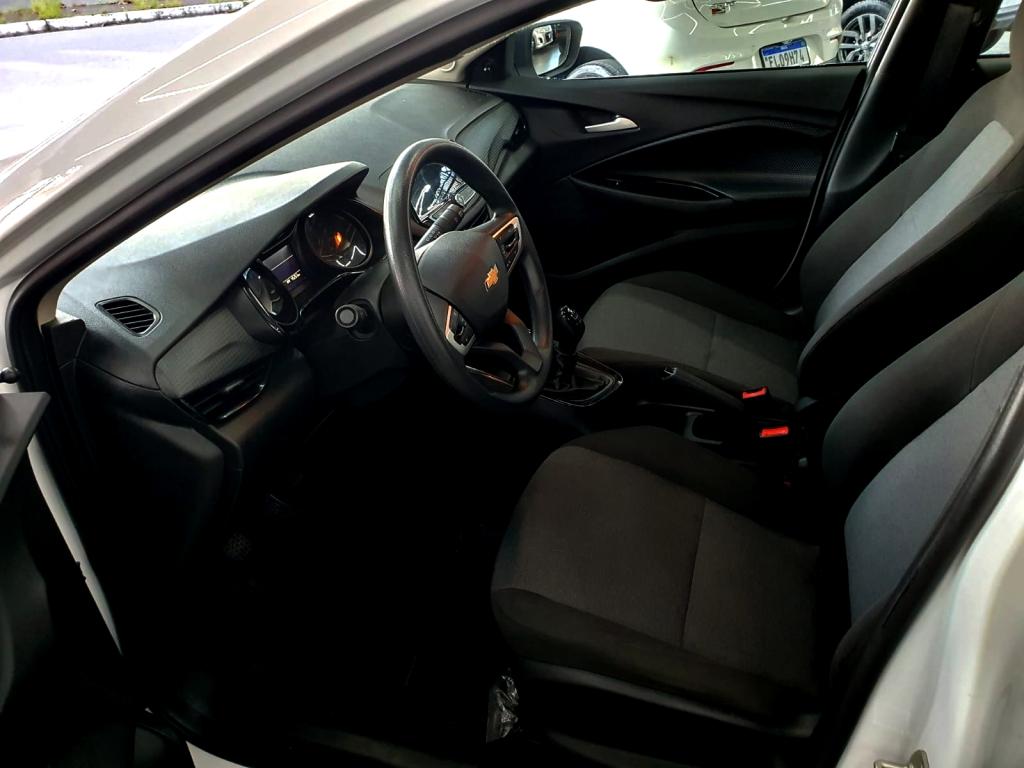 CHEVROLET Onix Hatch - Foto