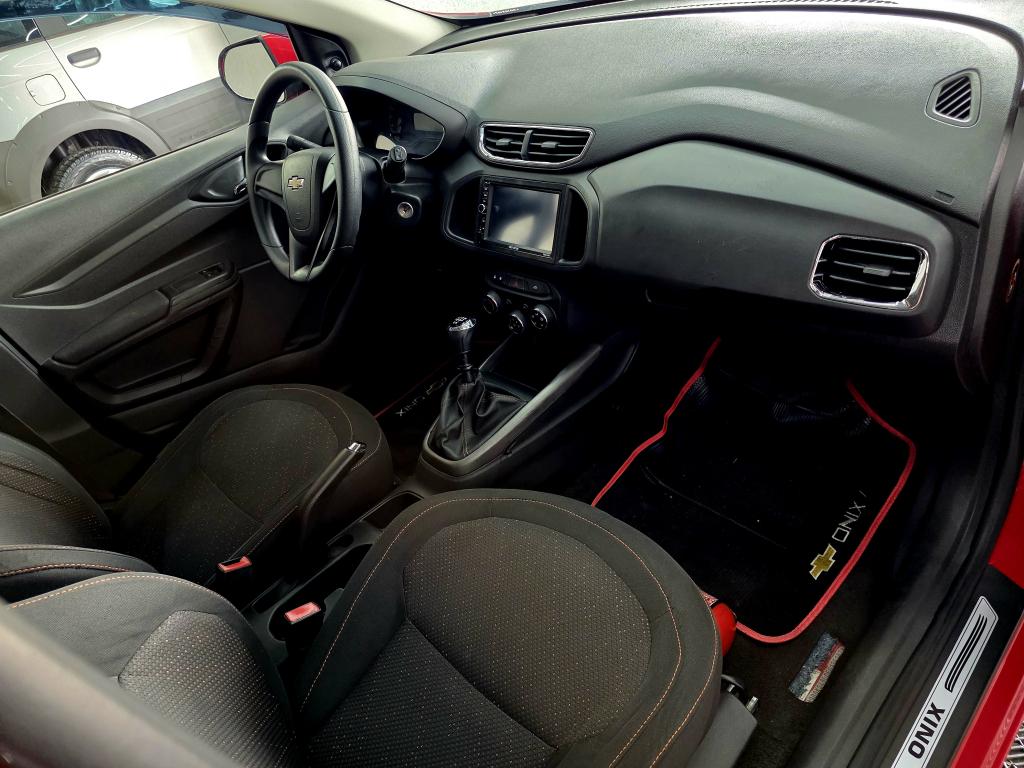 CHEVROLET Onix Hatch - Foto