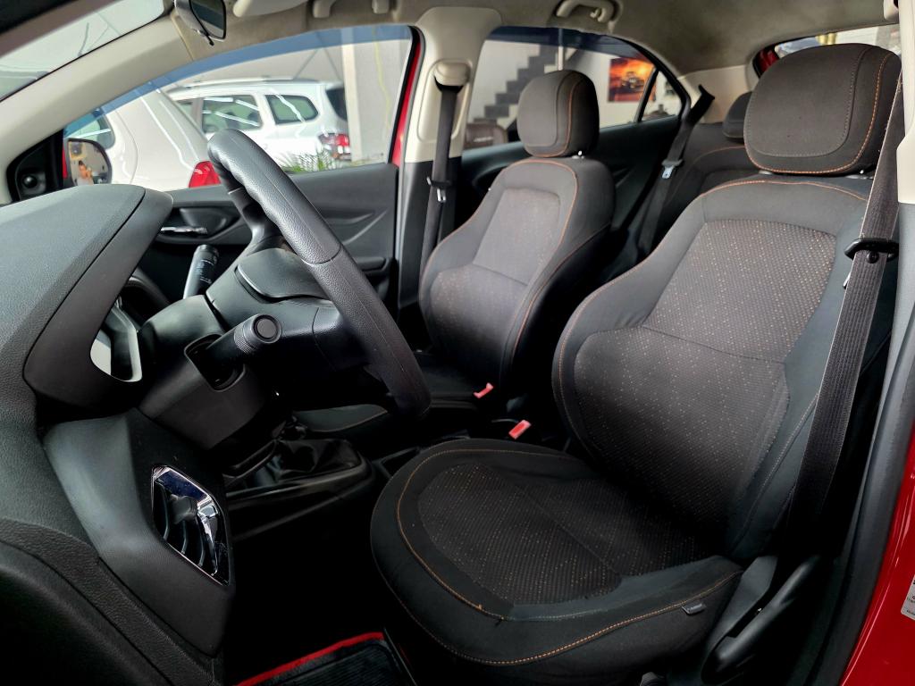 CHEVROLET Onix Hatch - Foto