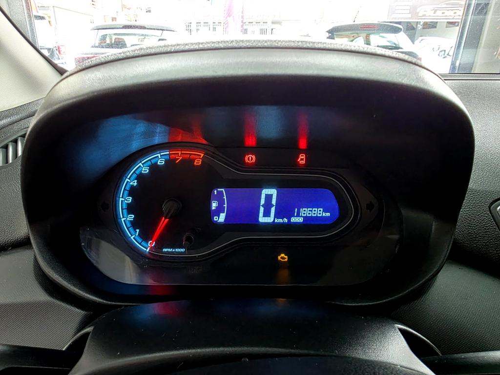 CHEVROLET Onix Hatch - Foto