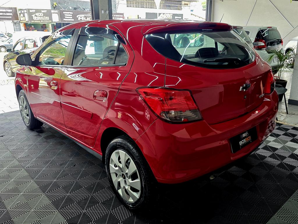 CHEVROLET Onix Hatch - Foto