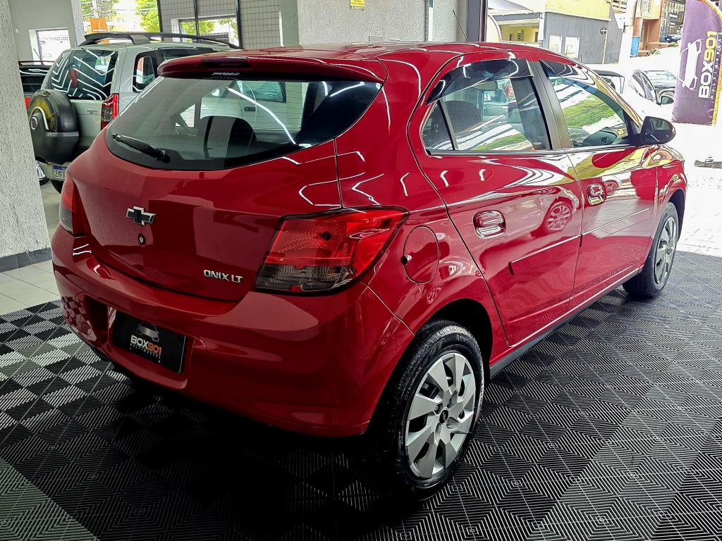 CHEVROLET Onix Hatch - Foto