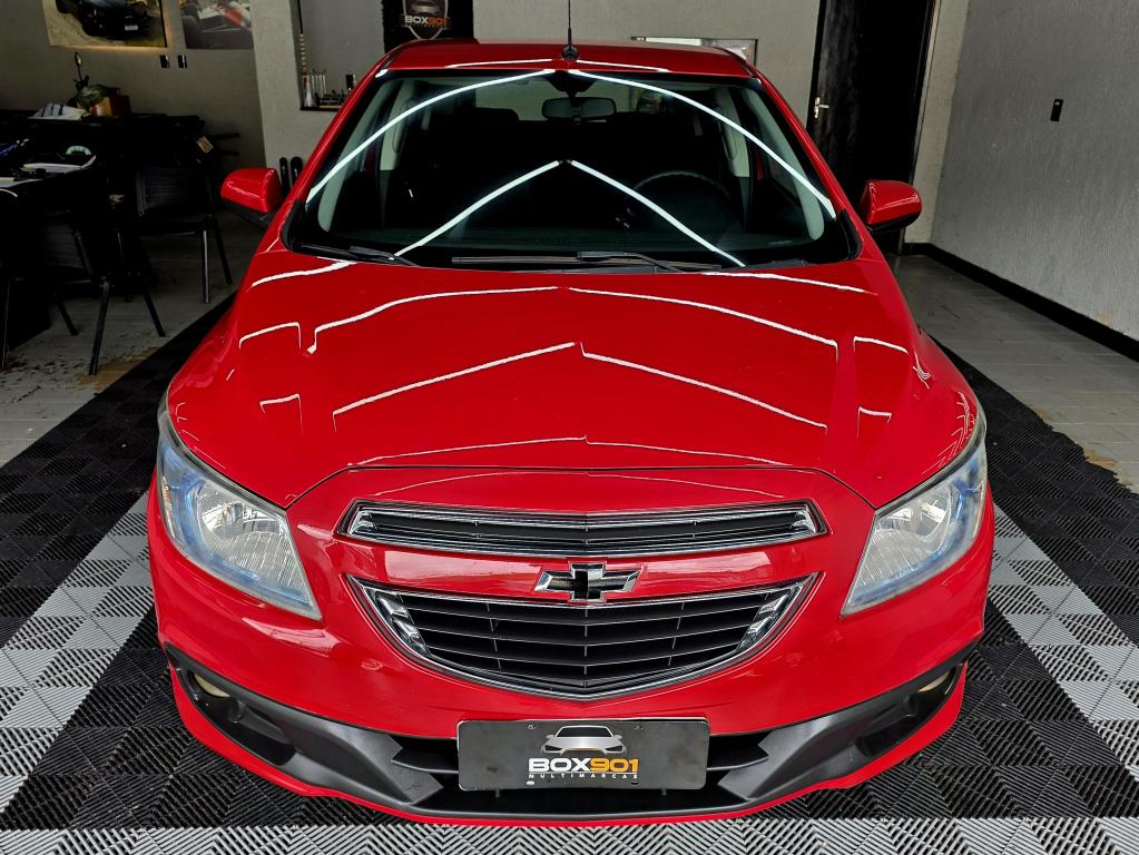 CHEVROLET Onix Hatch - Foto