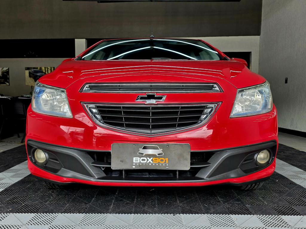 CHEVROLET Onix Hatch - Foto