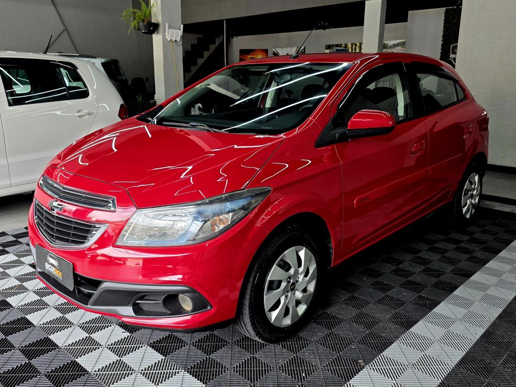 CHEVROLET Onix Hatch - Foto