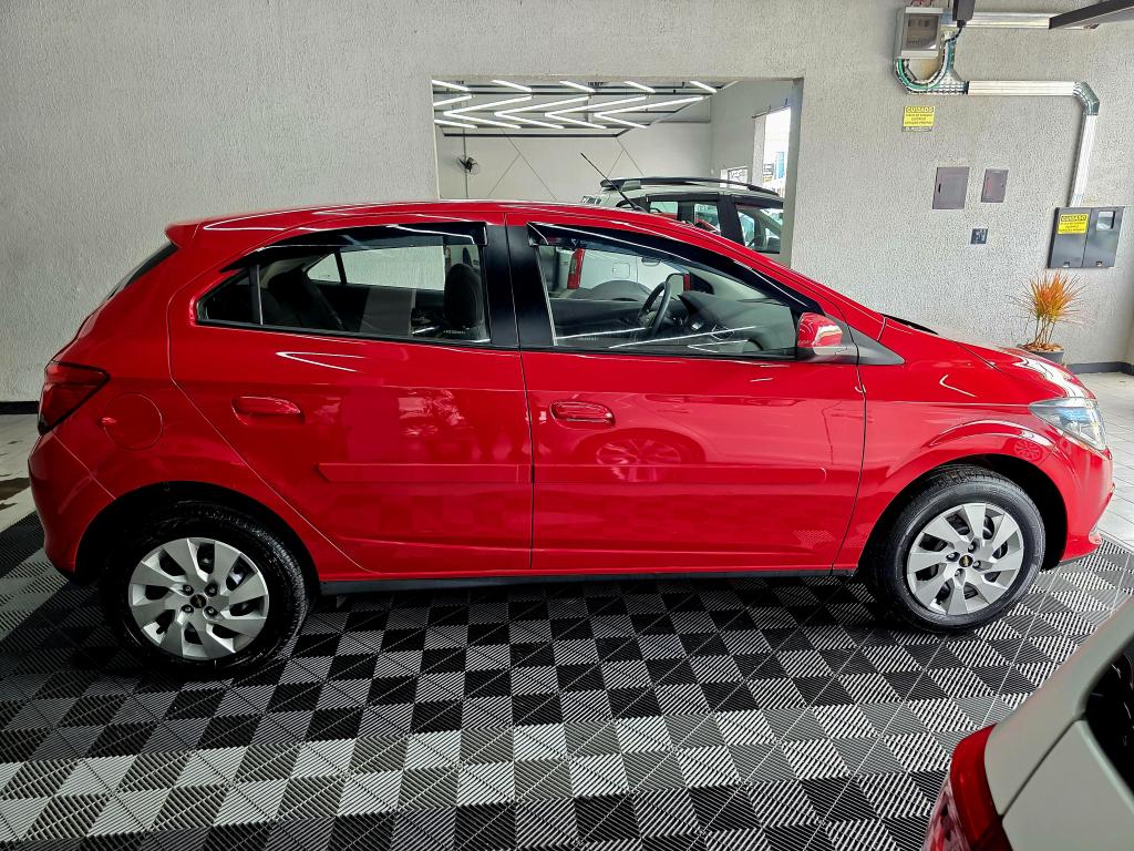 CHEVROLET Onix Hatch - Foto