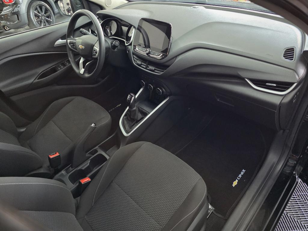 CHEVROLET Onix Hatch - Foto