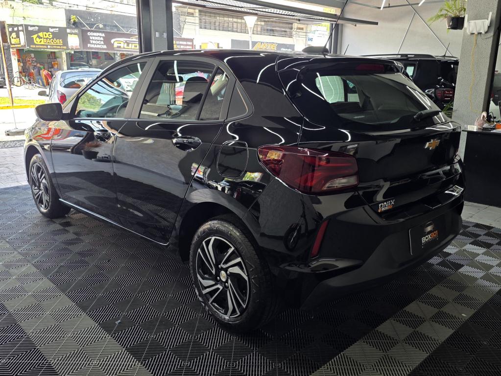 CHEVROLET Onix Hatch - Foto