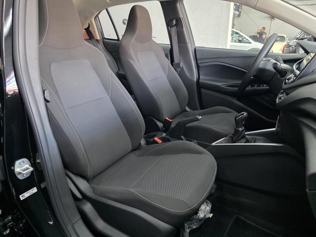 CHEVROLET Onix Hatch - Foto