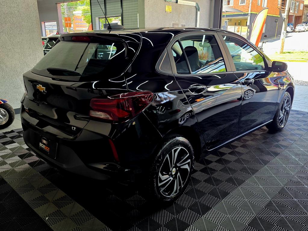 CHEVROLET Onix Hatch - Foto